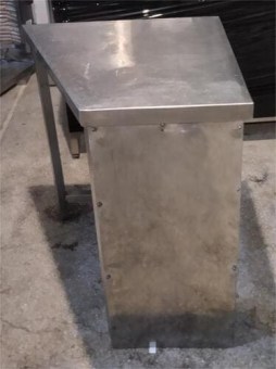 Τραπέζι Ανοξείδωτο Με Φάλτσο 69/40x64/72x87Cm Μεταχειρισμένο 